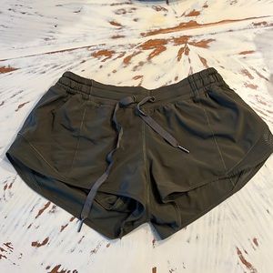 Lululemon hotty hot shorts size 6